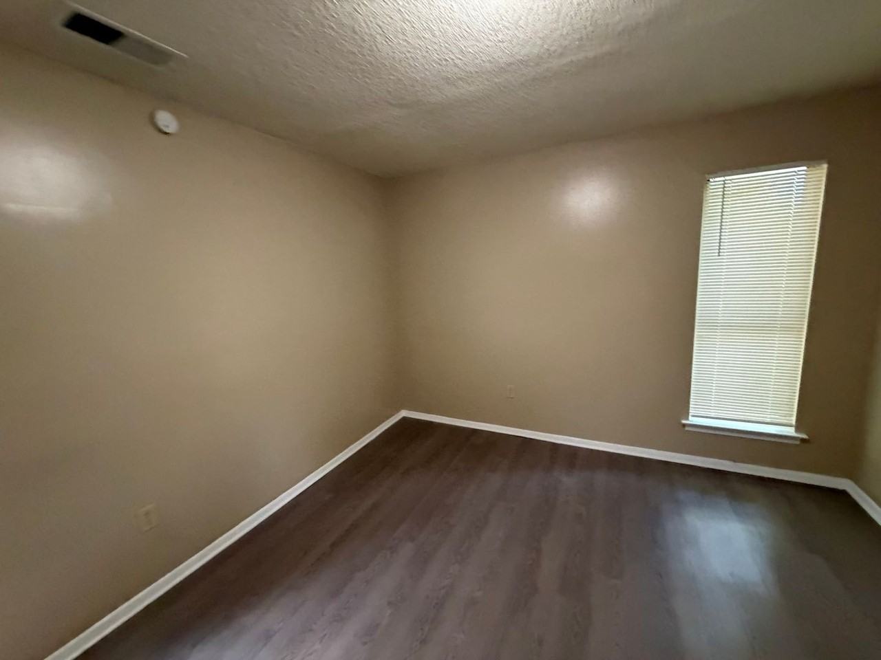 8401 Old Forge Rd - Photo 5 of 18