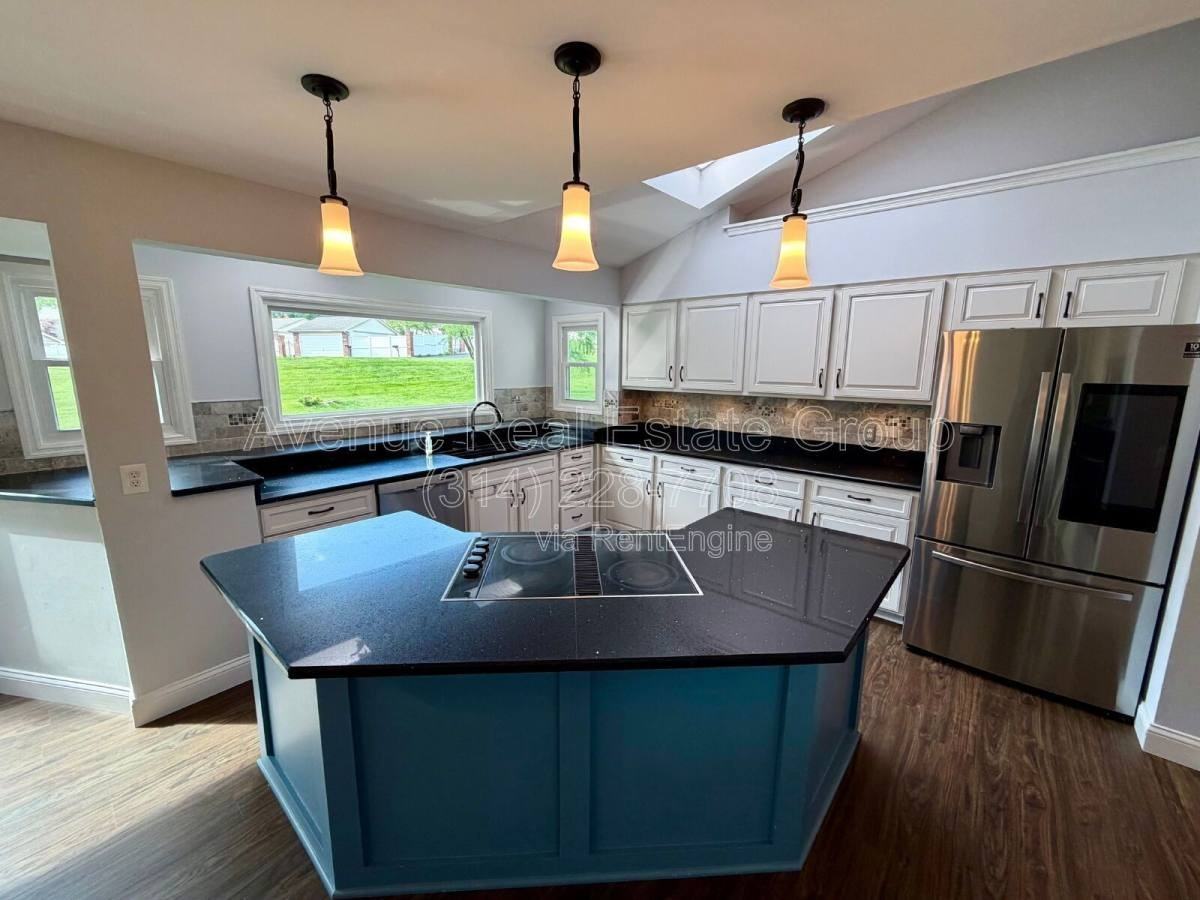 15812 Cedarmill Dr - Photo 3 of 10