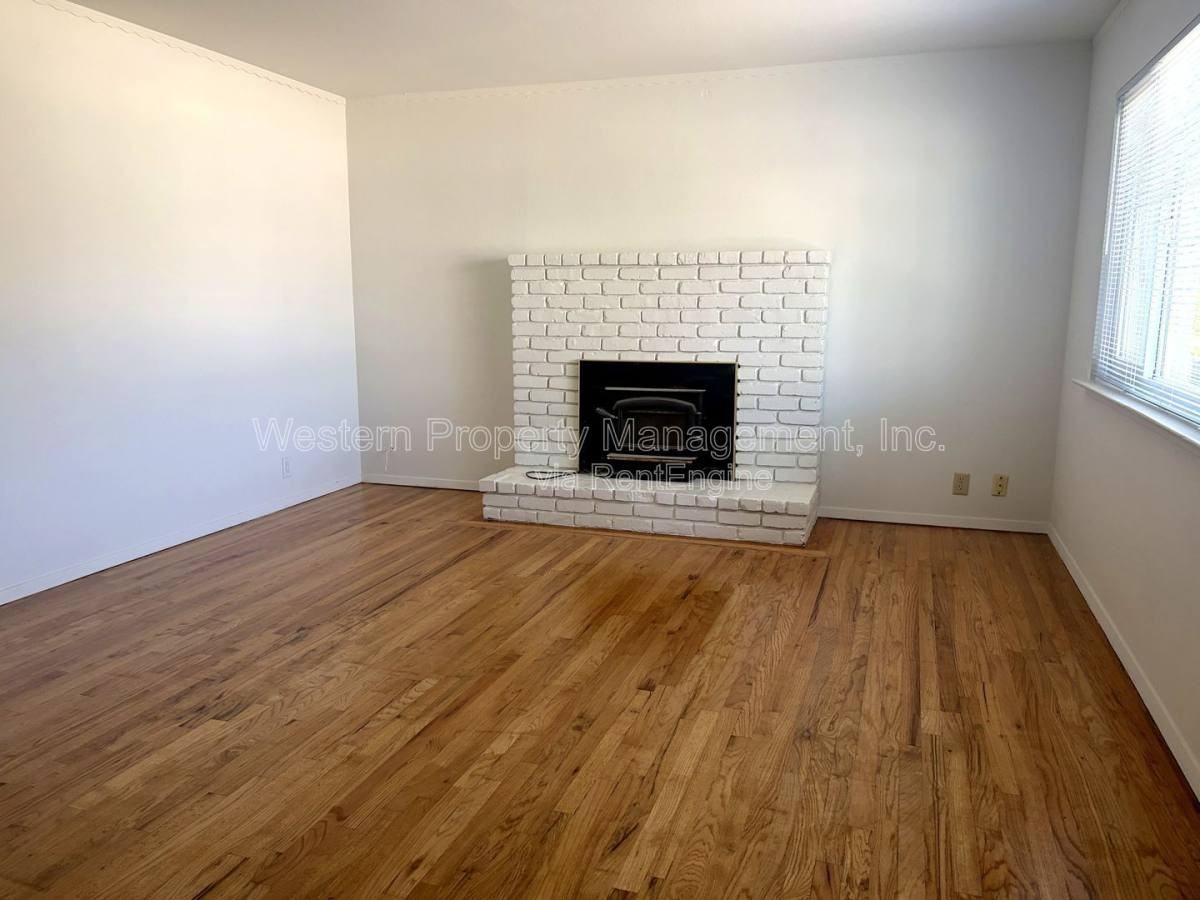 4610 Garnet St - Photo 3 of 10