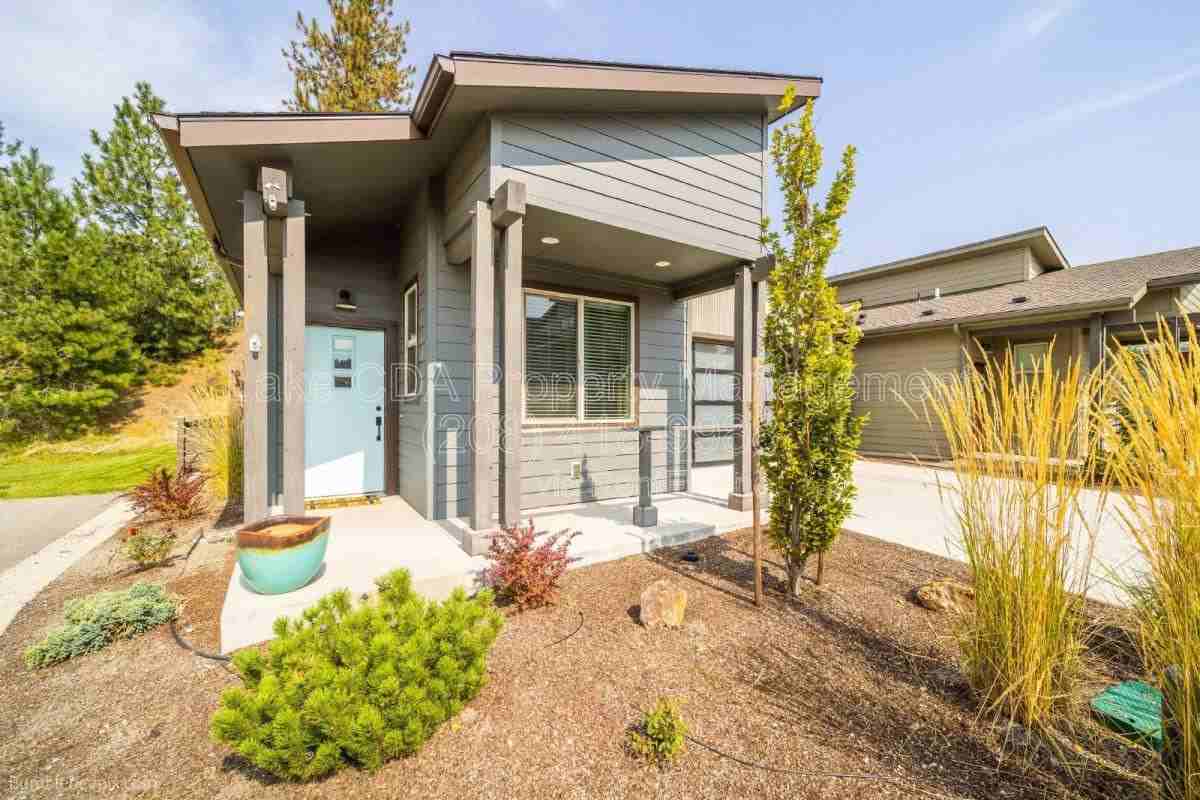 3343 N Rosalia Rd - Photo 3 of 10