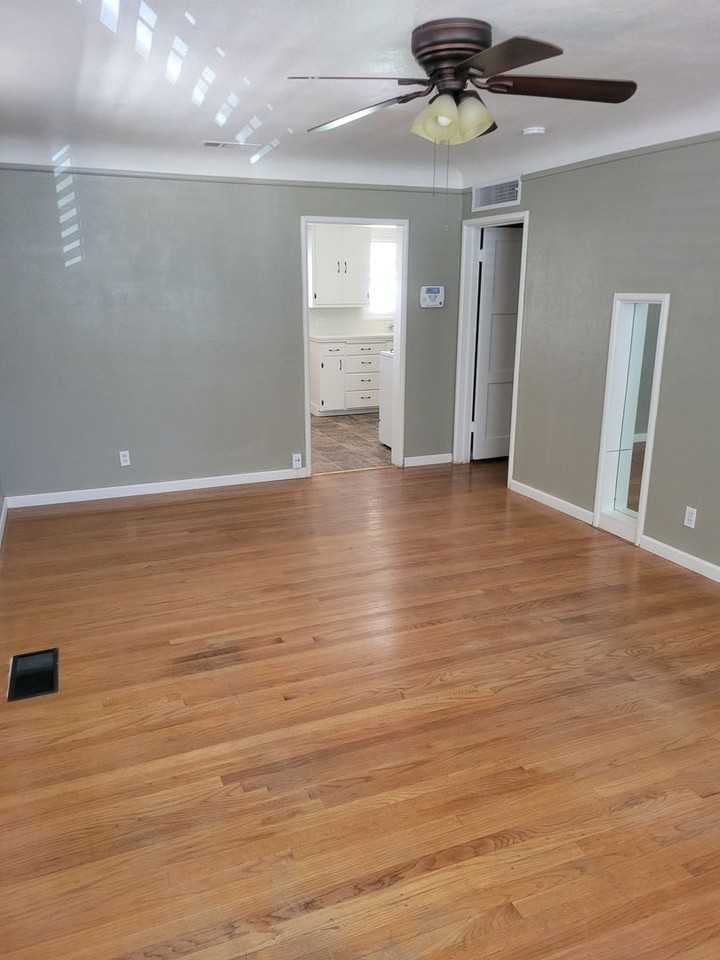 545 N O St - Photo 2 of 10