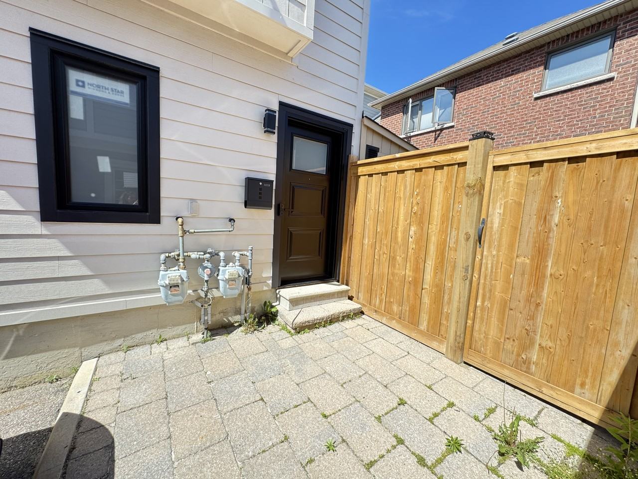 26 Cardrew St #COACH