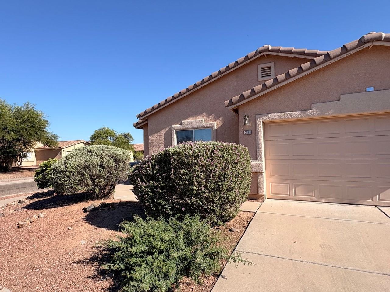 2133 W Roundwood Pl - Photo 2 of 19