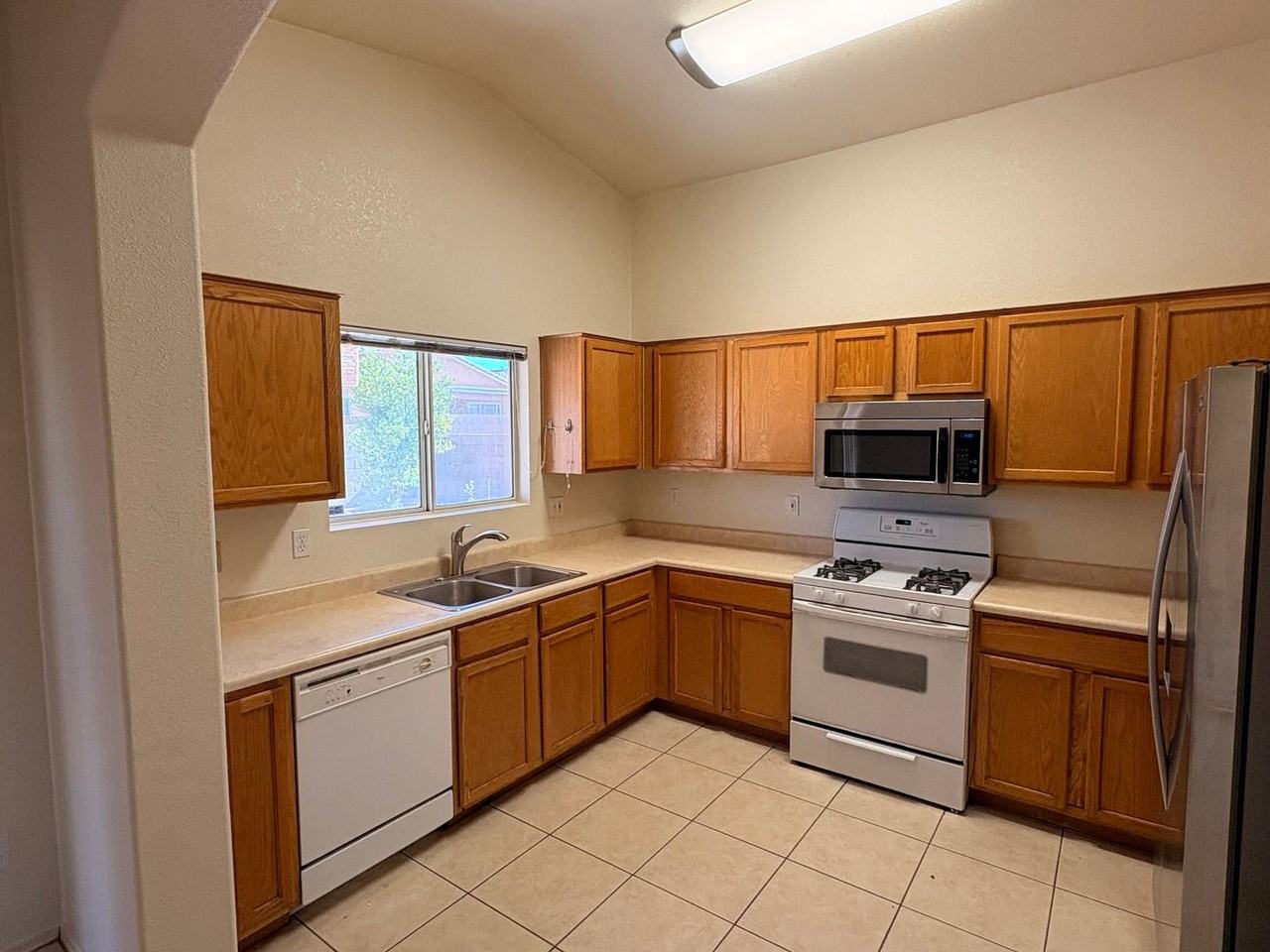 2133 W Roundwood Pl - Photo 6 of 19