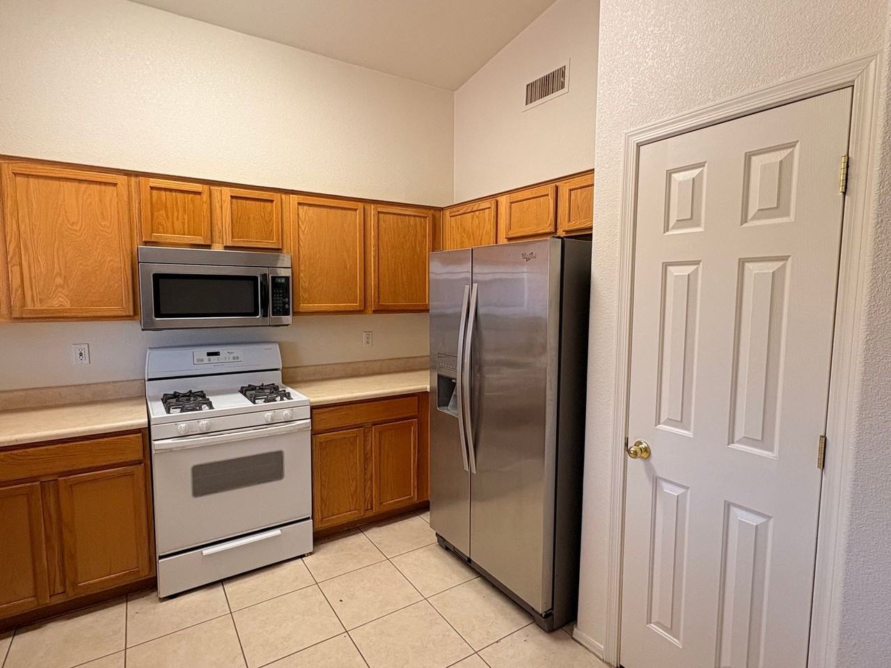 2133 W Roundwood Pl - Photo 7 of 19