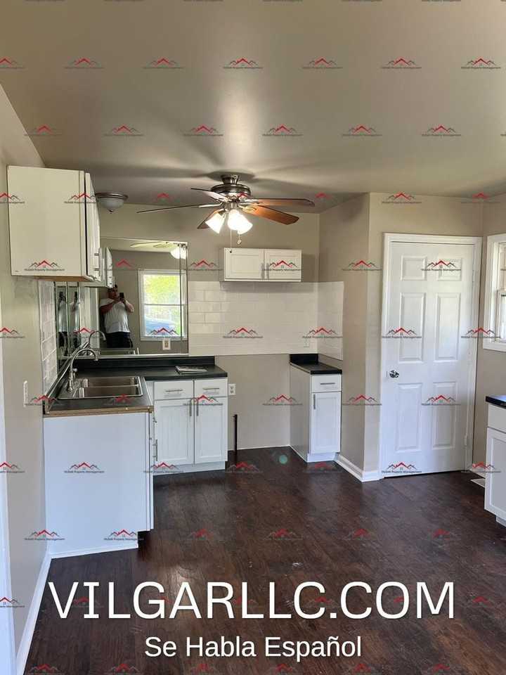 856 Delaware St - Photo 5 of 17