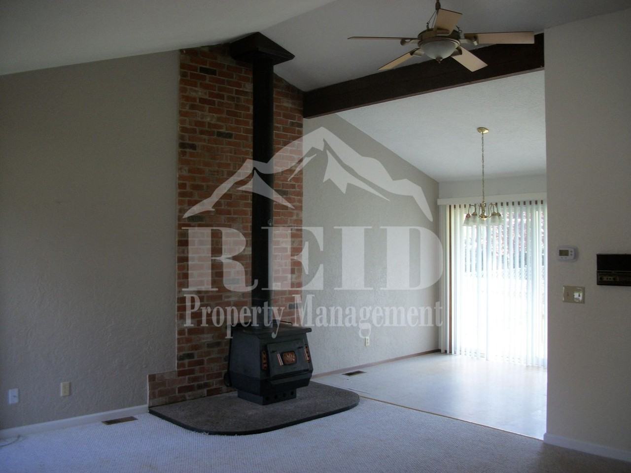 83 Nw Nichols Ave - Photo 2 of 12