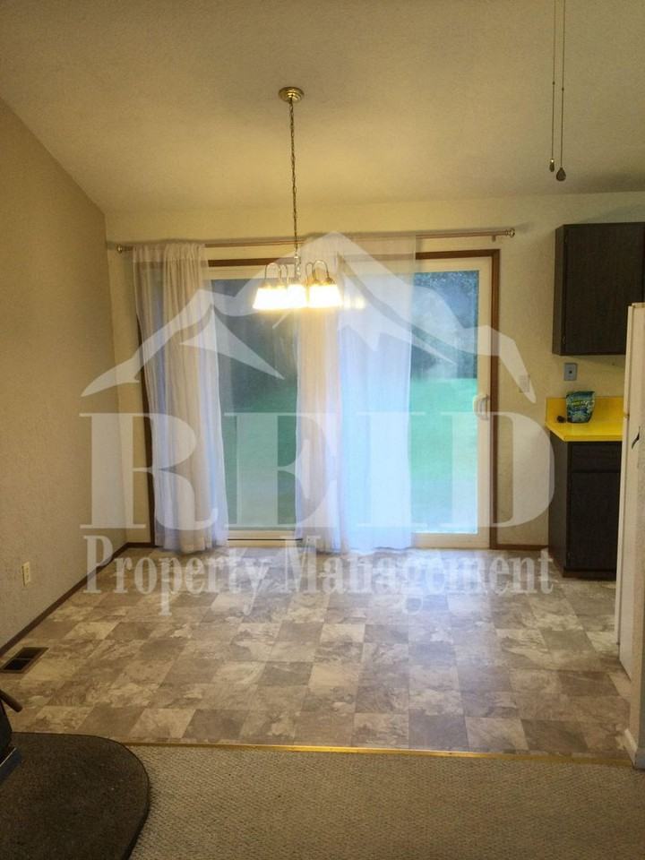 83 Nw Nichols Ave - Photo 3 of 12