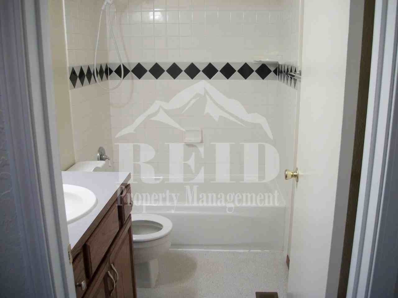 83 Nw Nichols Ave - Photo 5 of 12