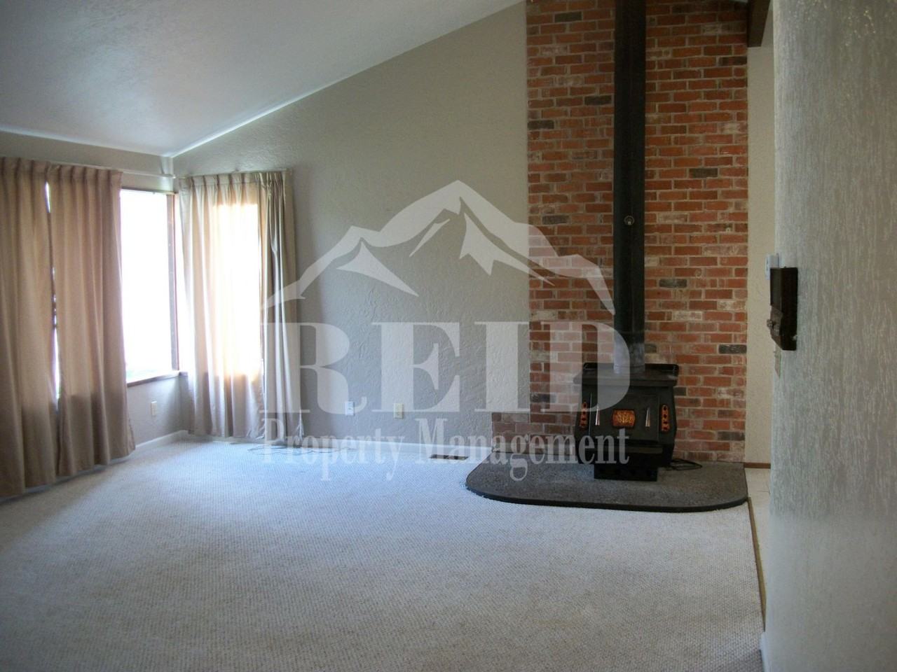 83 Nw Nichols Ave - Photo 2 of 15