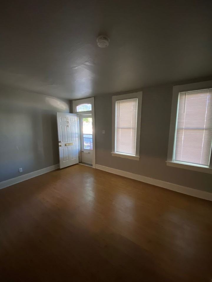 604 S Duke St - Photo 3 of 19