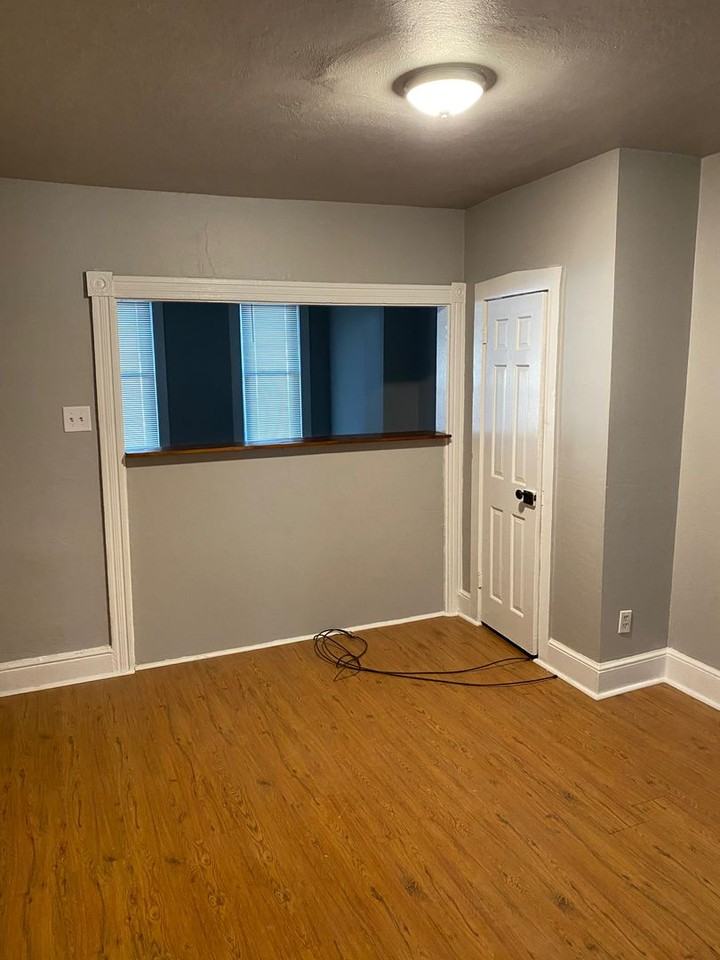 604 S Duke St - Photo 5 of 19