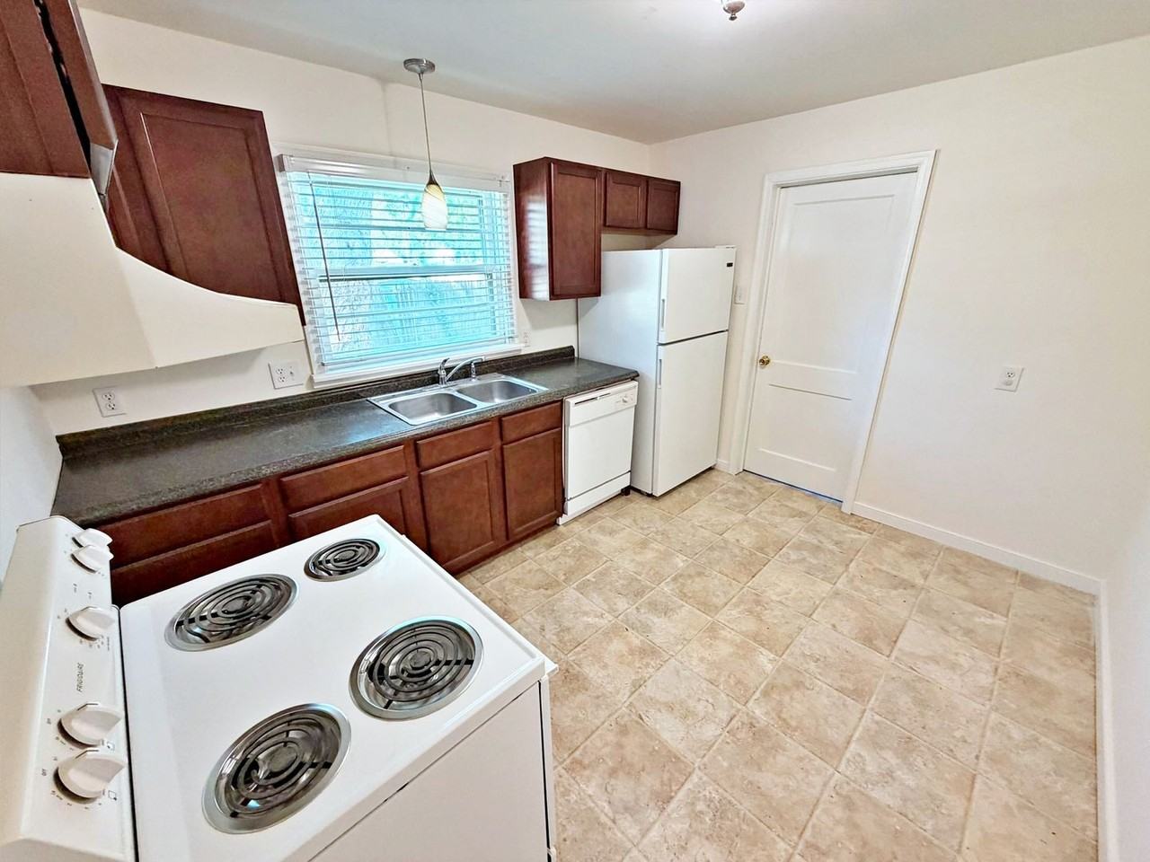 4838 Stanley Dr - Photo 6 of 33