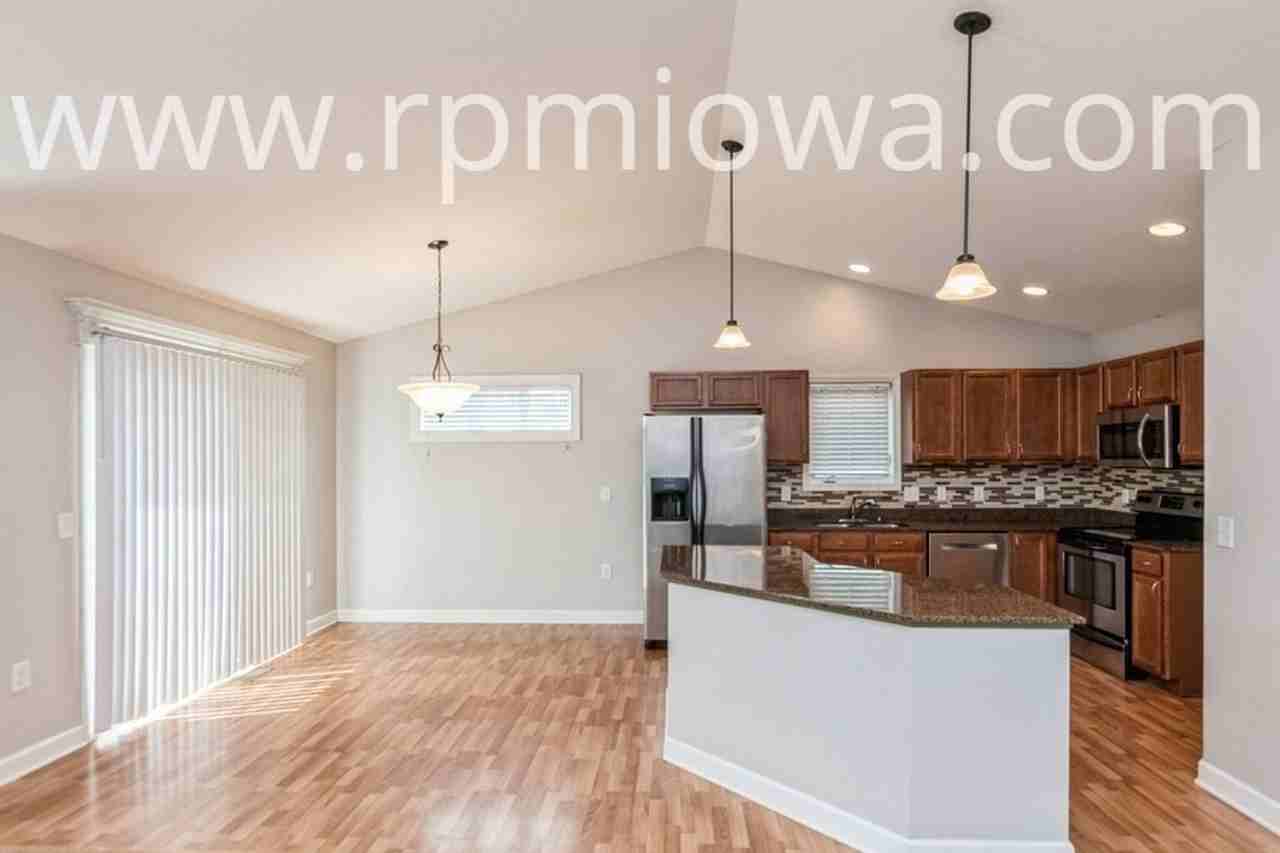 5016 Ne Innsbruck Dr - Photo 5 of 18