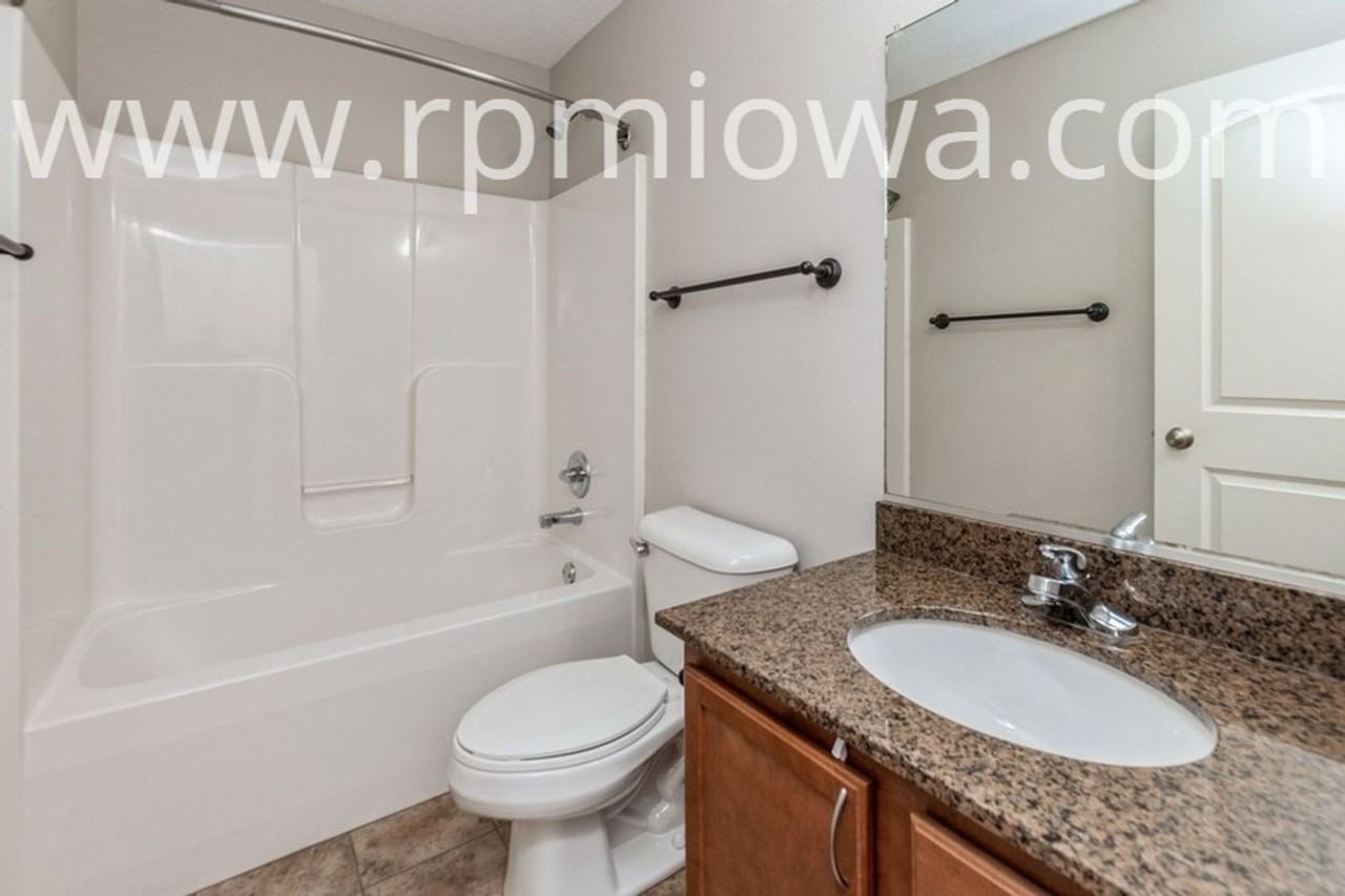 5016 Ne Innsbruck Dr - Photo 6 of 18