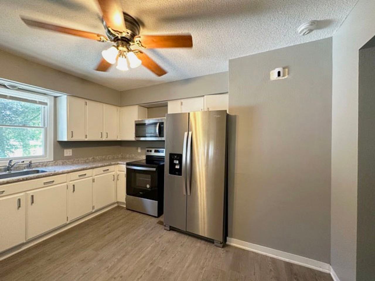 1318 Sw Lynn Dr - Photo 2 of 20