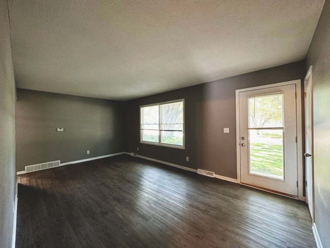 1318 Sw Lynn Dr - Photo 3 of 20
