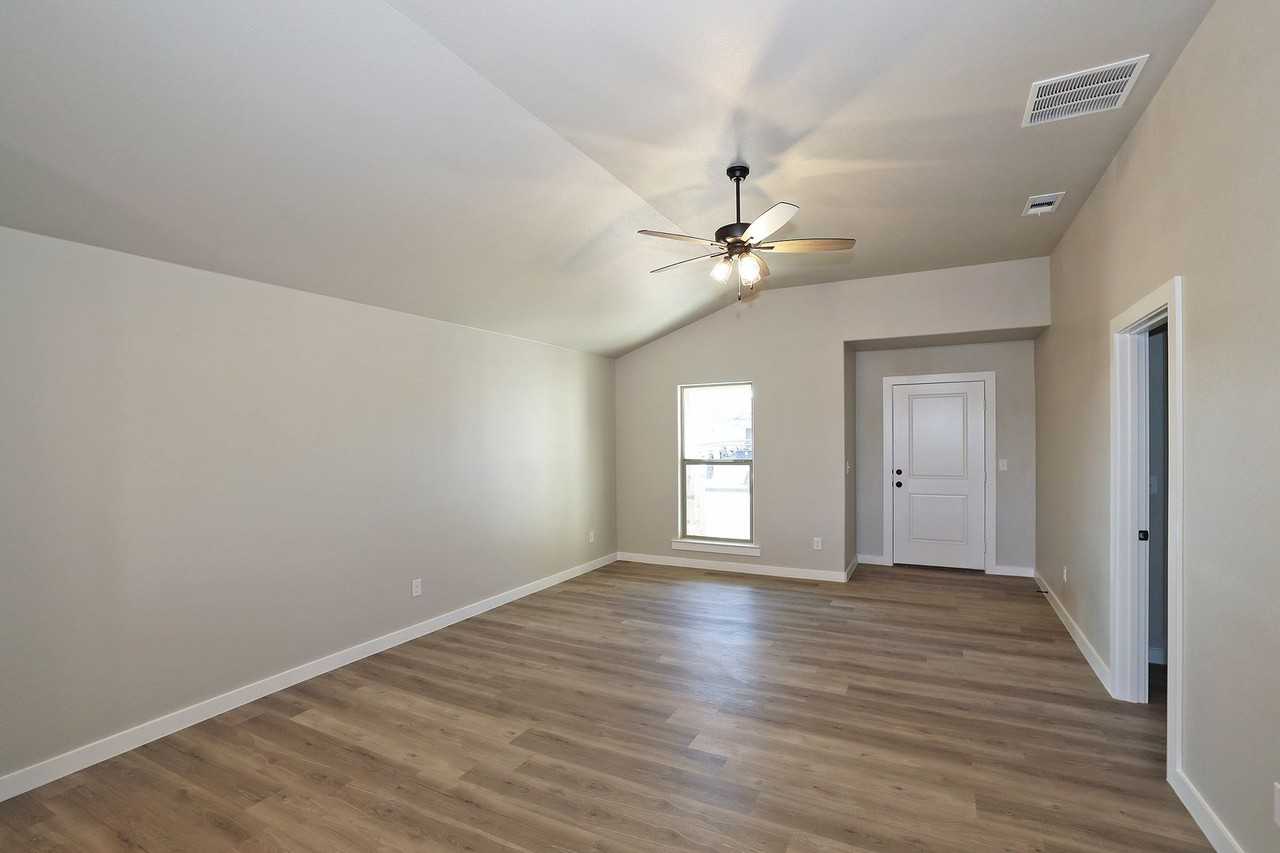 6669 Athens St - Photo 4 of 20