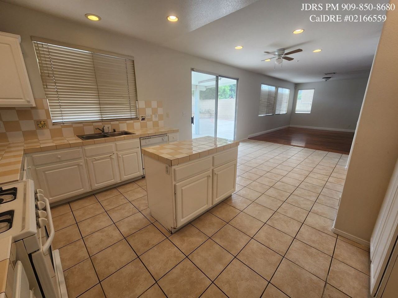 15752 Home Ct - Photo 3 of 20