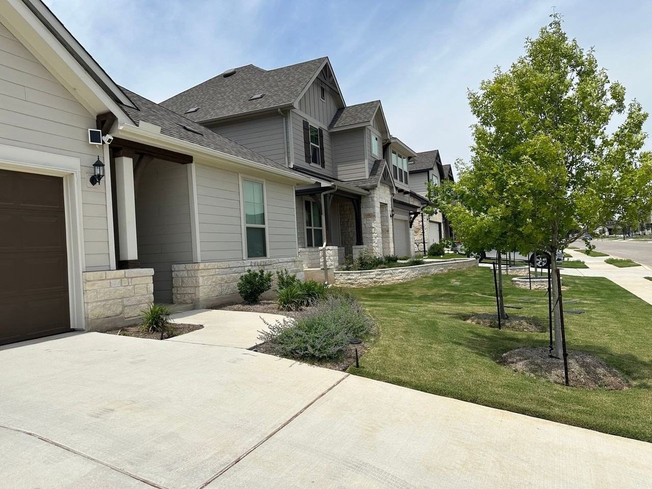 240 Canyoncrest Way - Photo 3 of 43