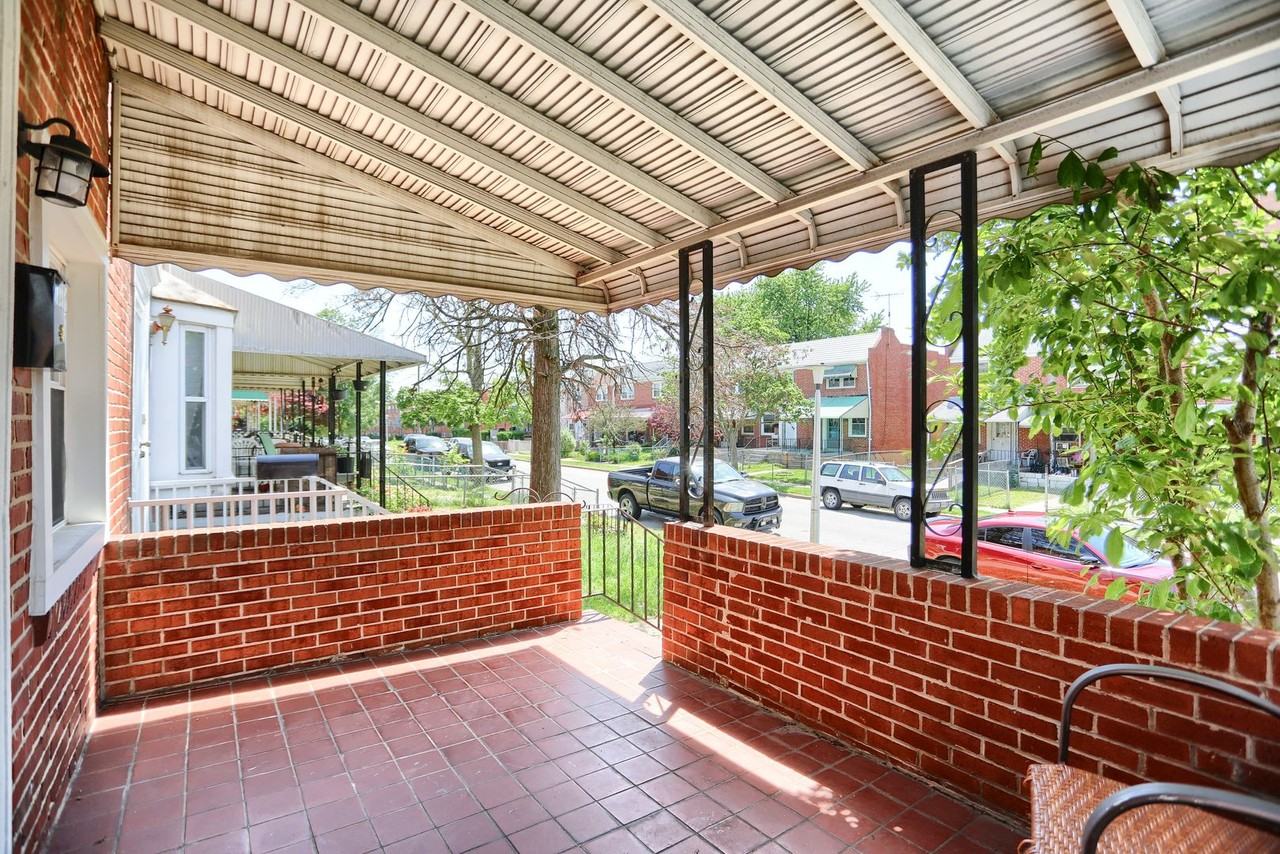1207 Anglesea St - Photo 2 of 28