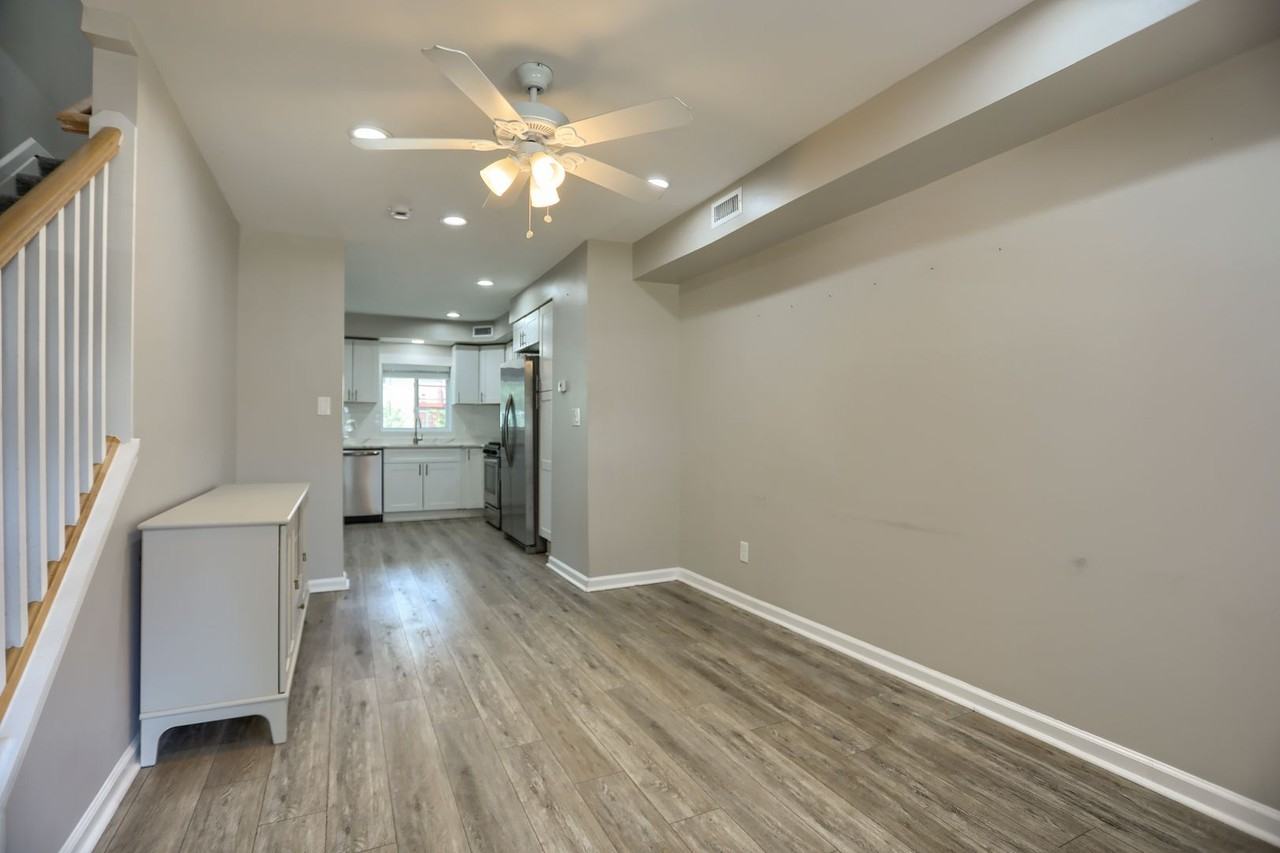 1207 Anglesea St - Photo 3 of 28