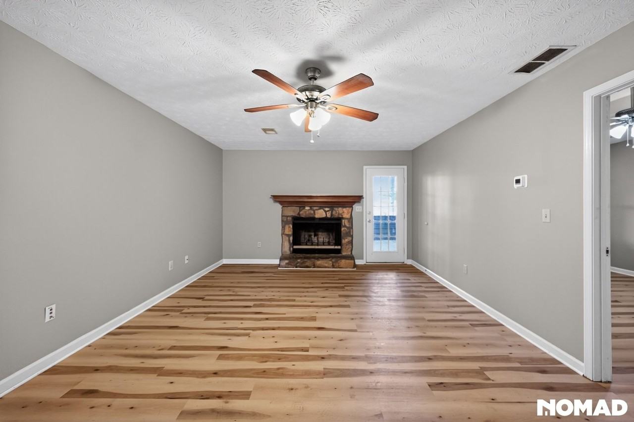 2112 Fairway Ct Se - Photo 3 of 16