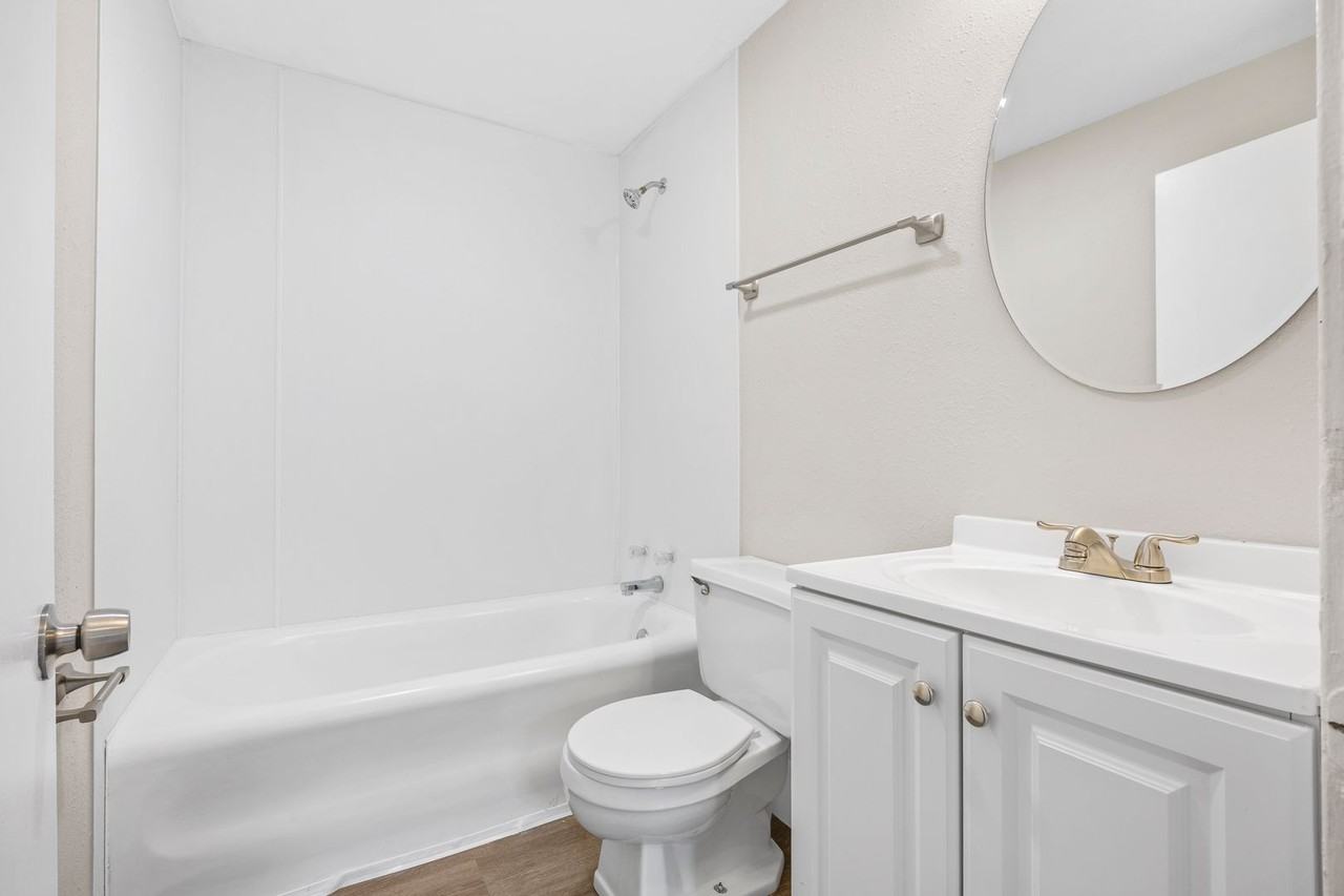 2317 47th St - Photo 2 of 23