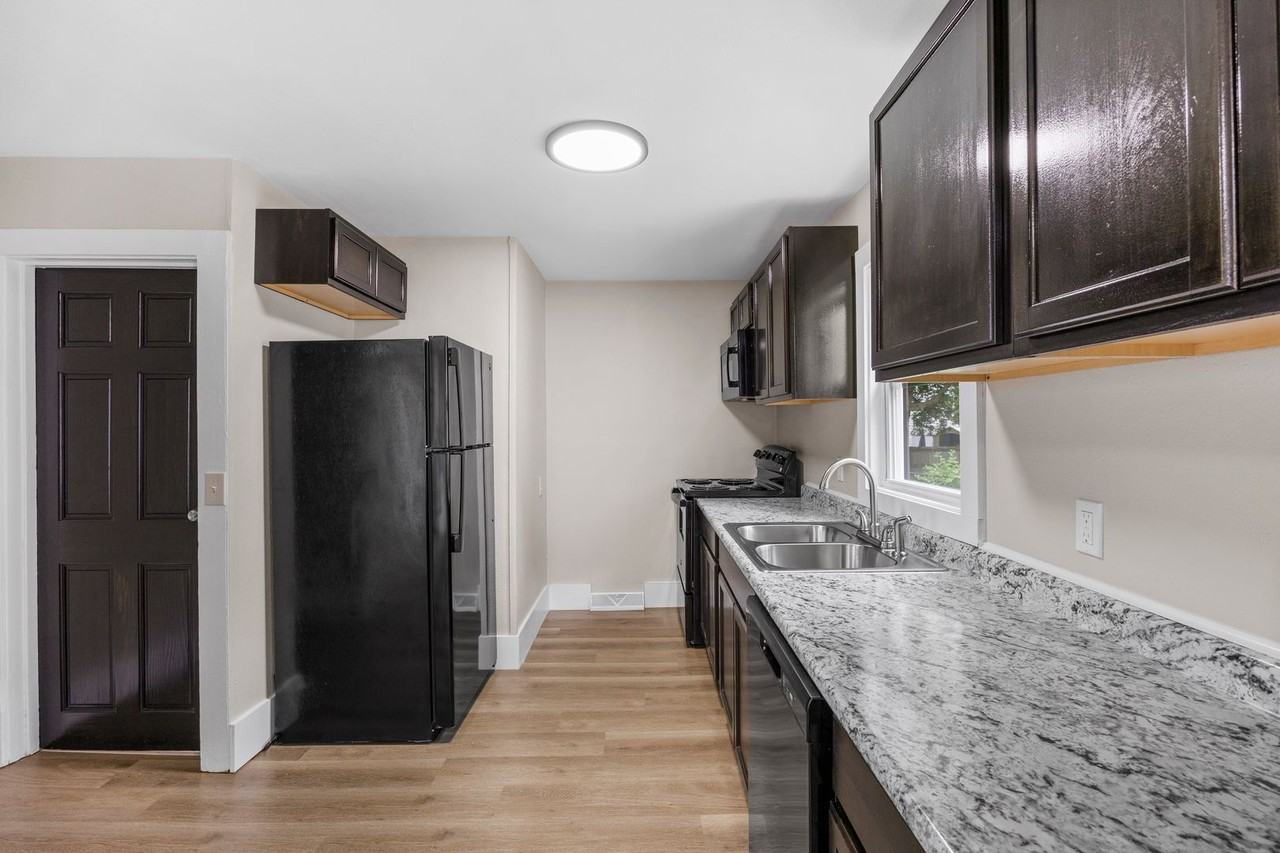 2317 47th St - Photo 4 of 23
