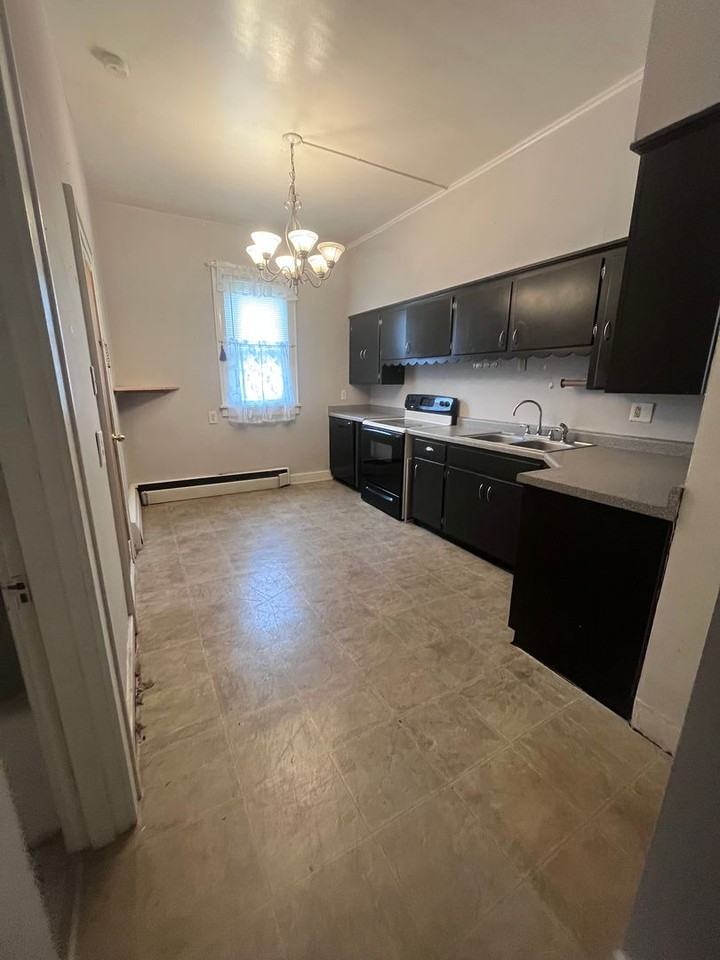 176 176 C D Washington Ave - Photo 4 of 7