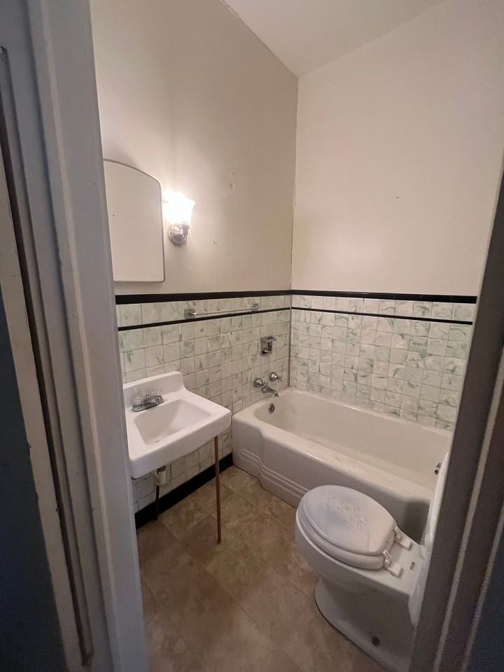 176 176 C D Washington Ave - Photo 5 of 7