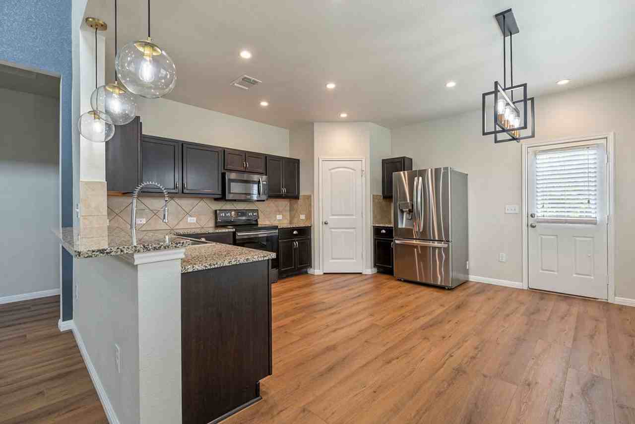 3304 Ortman Dr - Photo 5 of 21