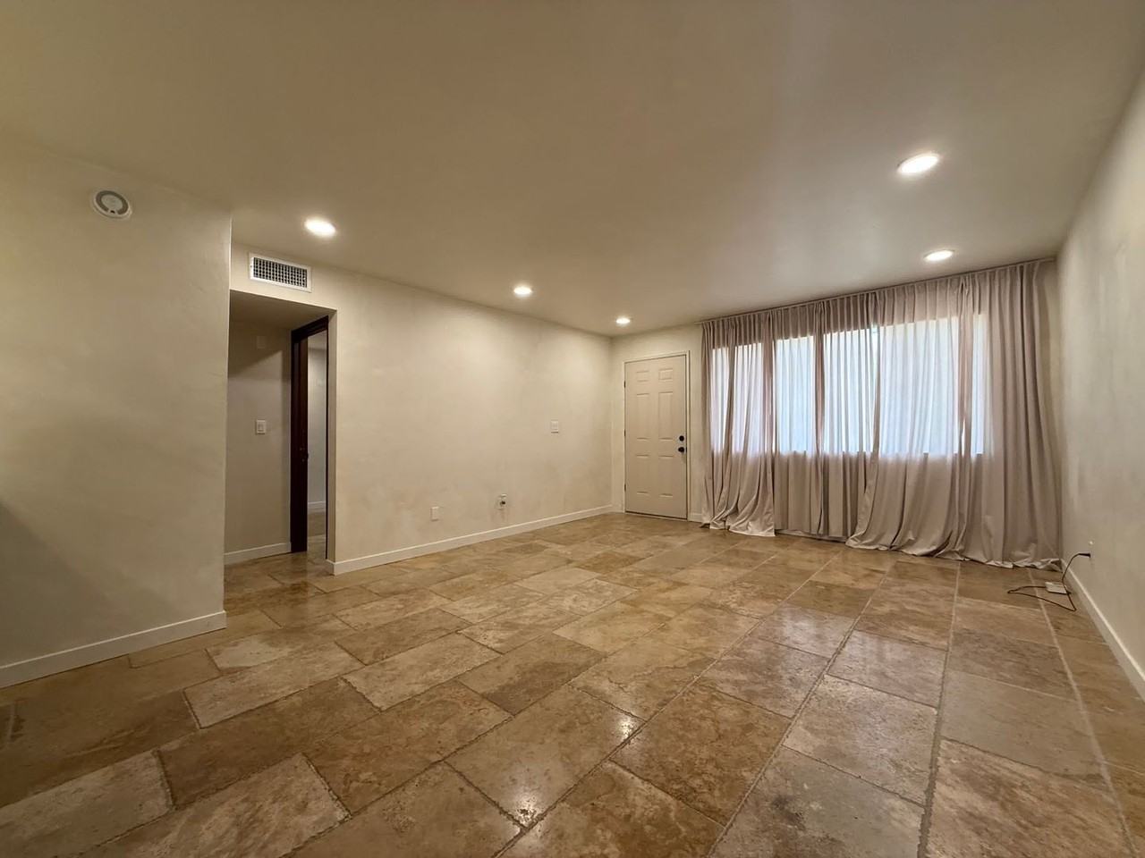 553 Front St - Photo 4 of 17