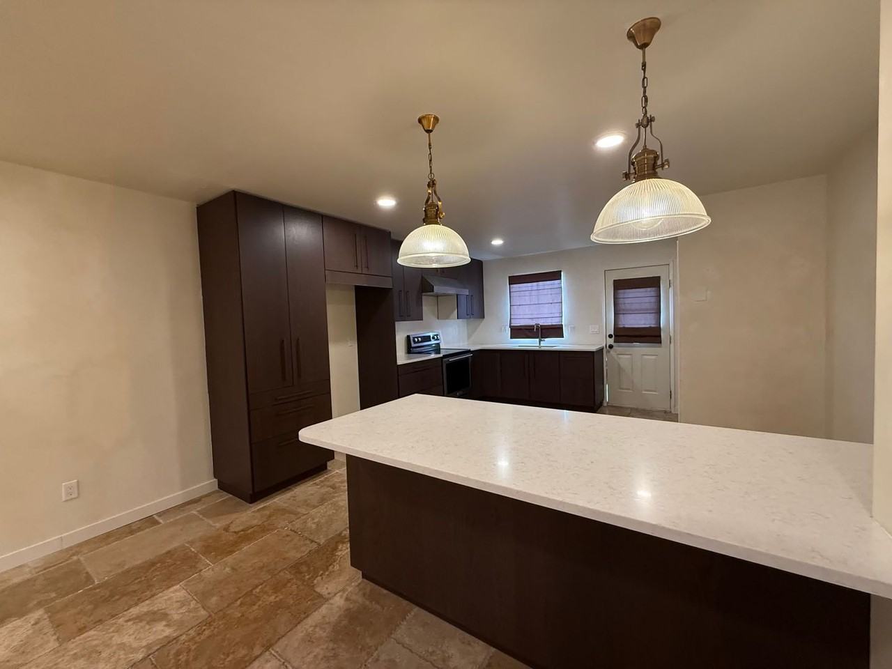 553 Front St - Photo 6 of 17