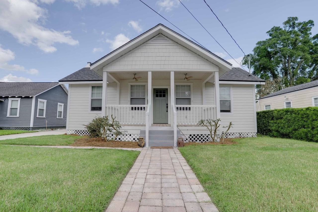 1033 N Hampton Ave