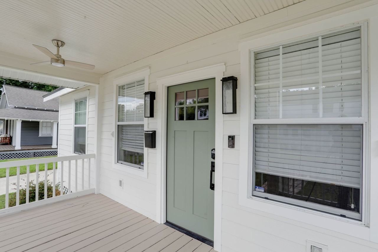 1033 N Hampton Ave - Photo 4 of 30