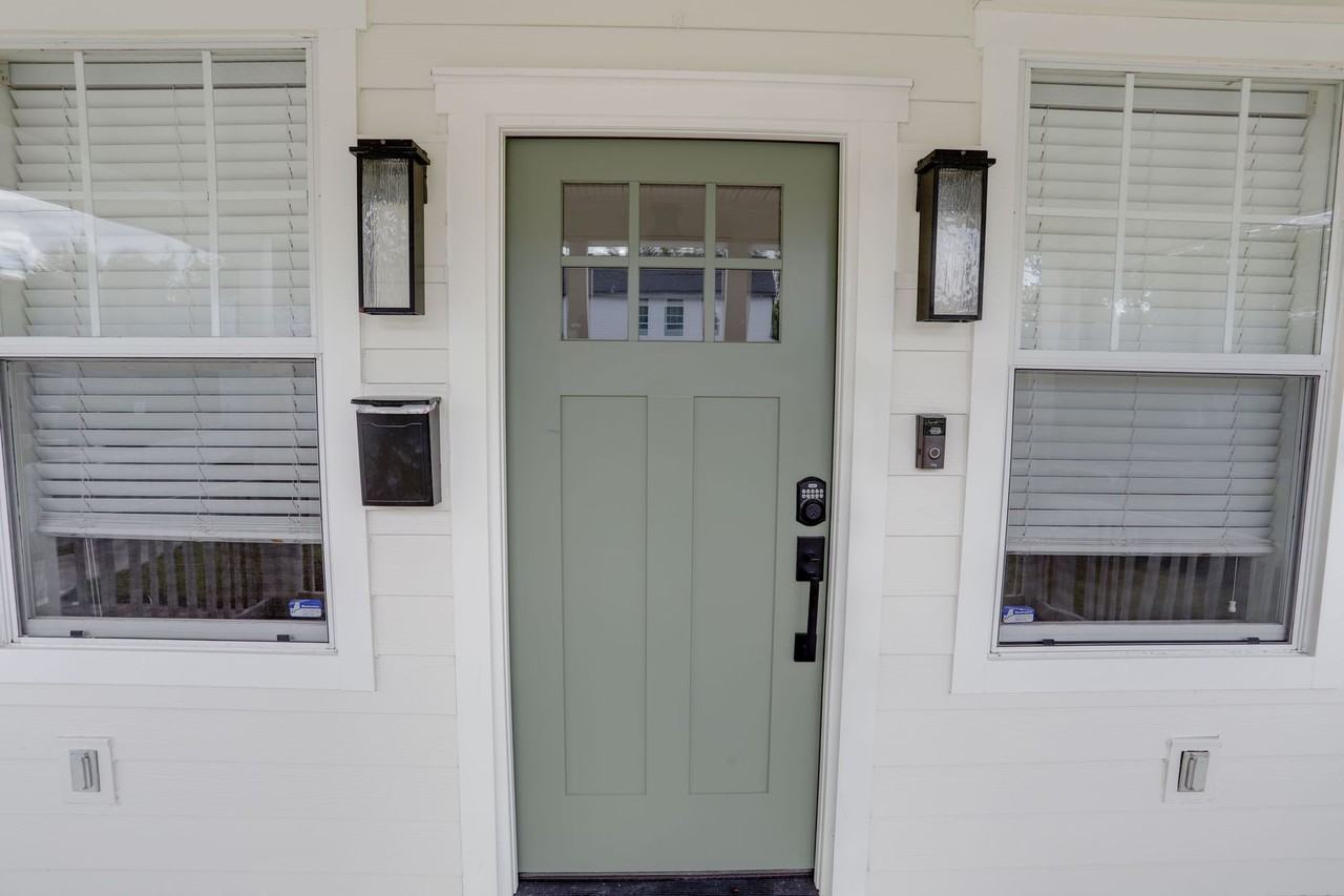 1033 N Hampton Ave - Photo 5 of 30