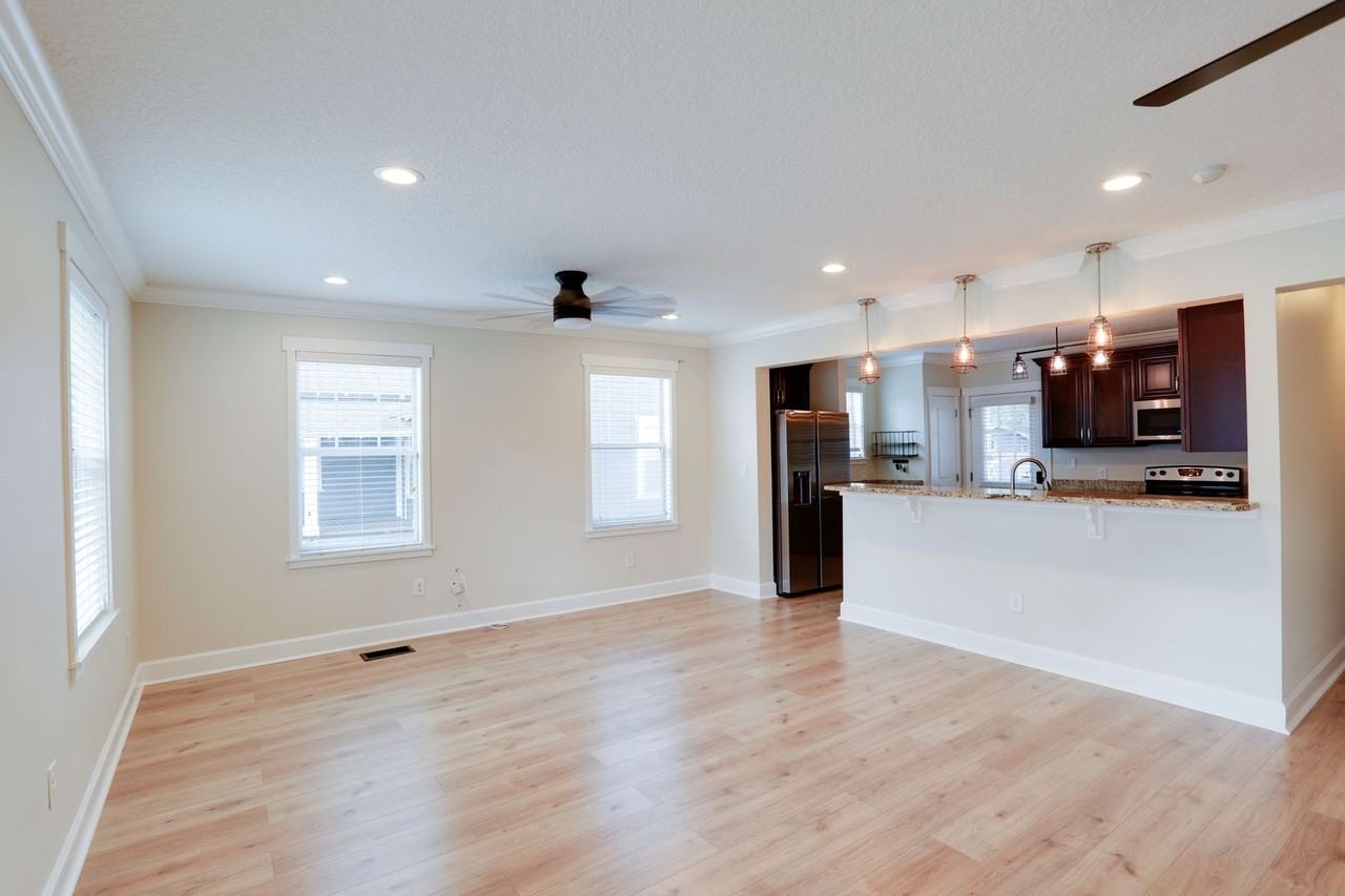 1033 N Hampton Ave - Photo 6 of 30