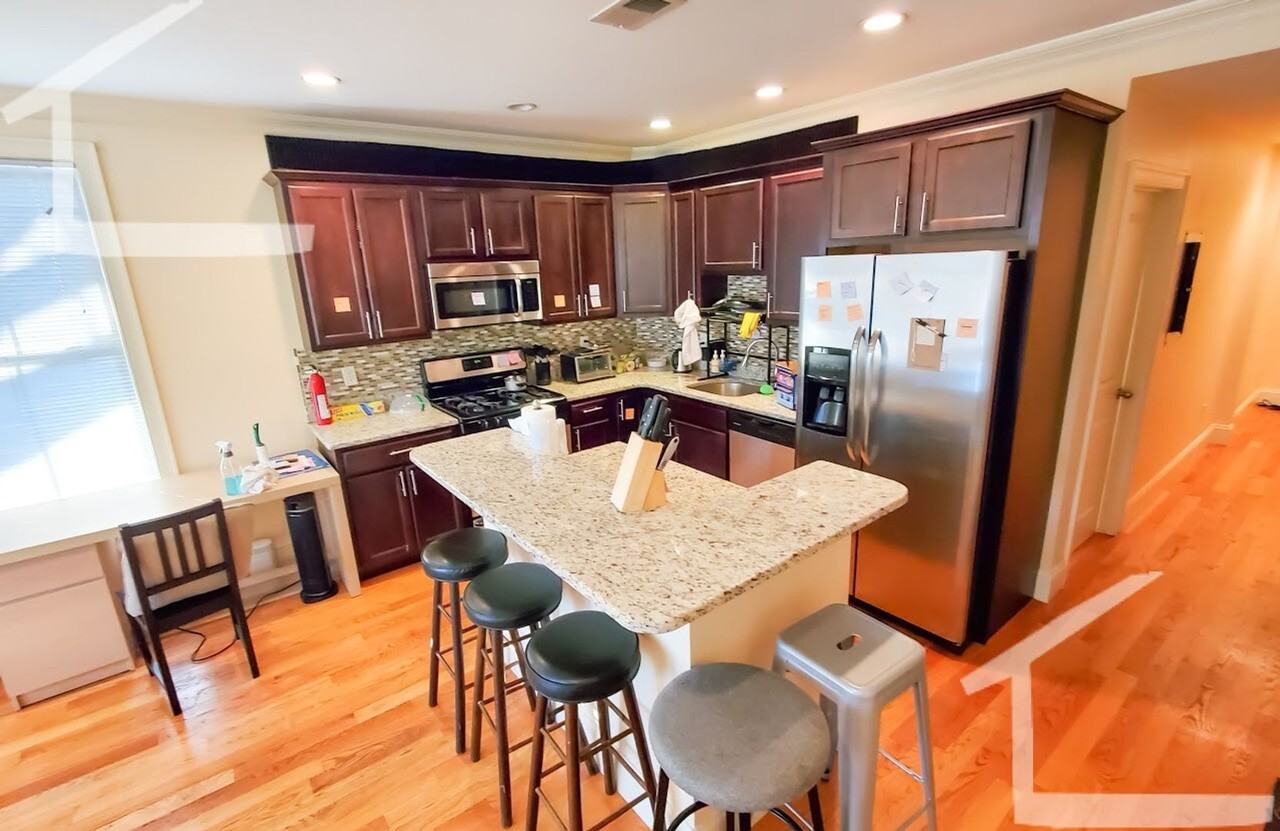 11 Sparhawk St - Photo 2 of 22