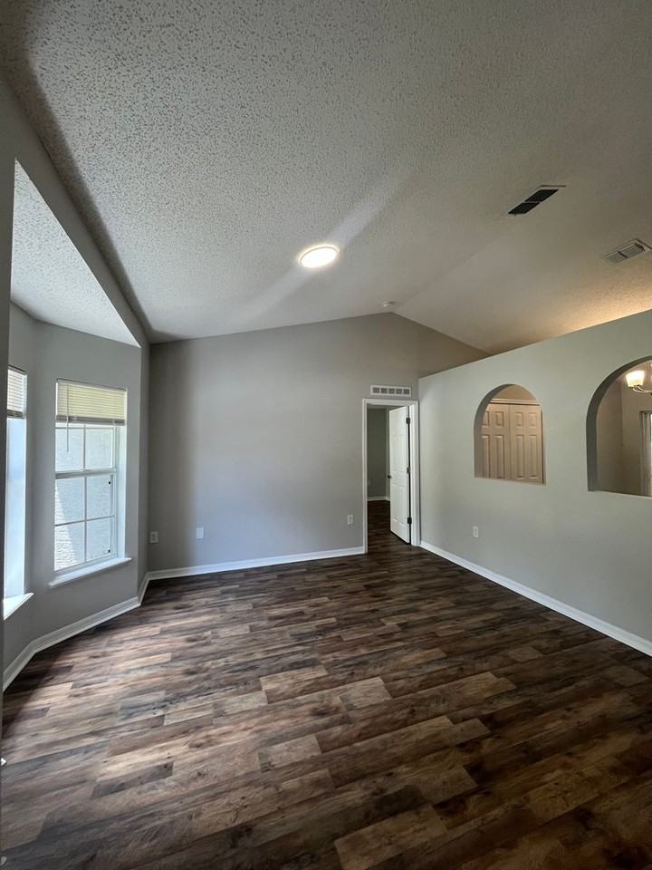 15 Postman Ln - Photo 2 of 16