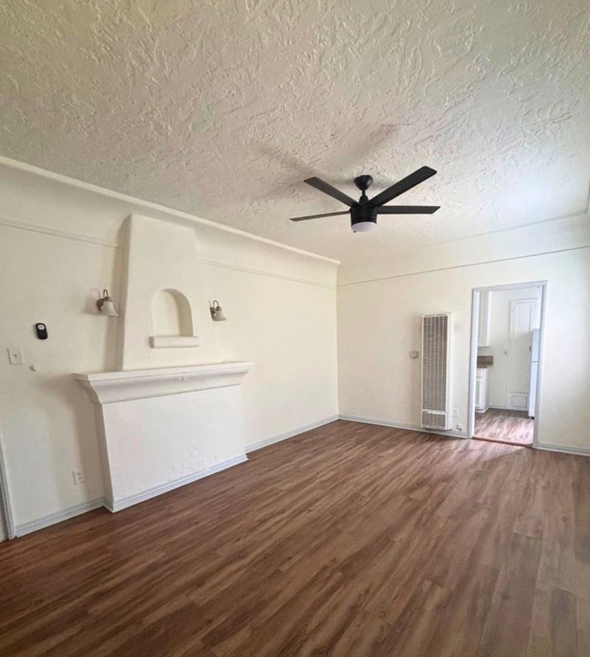 1217 Cedar Ave - Photo 2 of 9