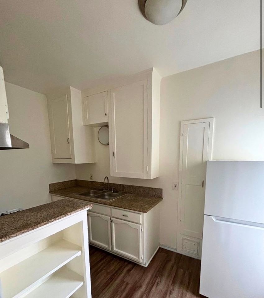 1217 Cedar Ave - Photo 6 of 9
