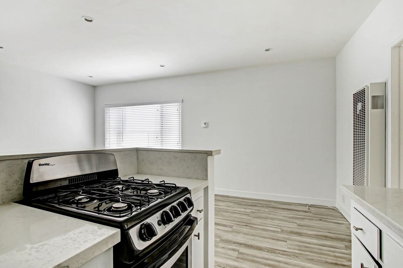 519 Hill St in Santa Monica!  Steps to Main St and the beach! - Photo 2 of 6