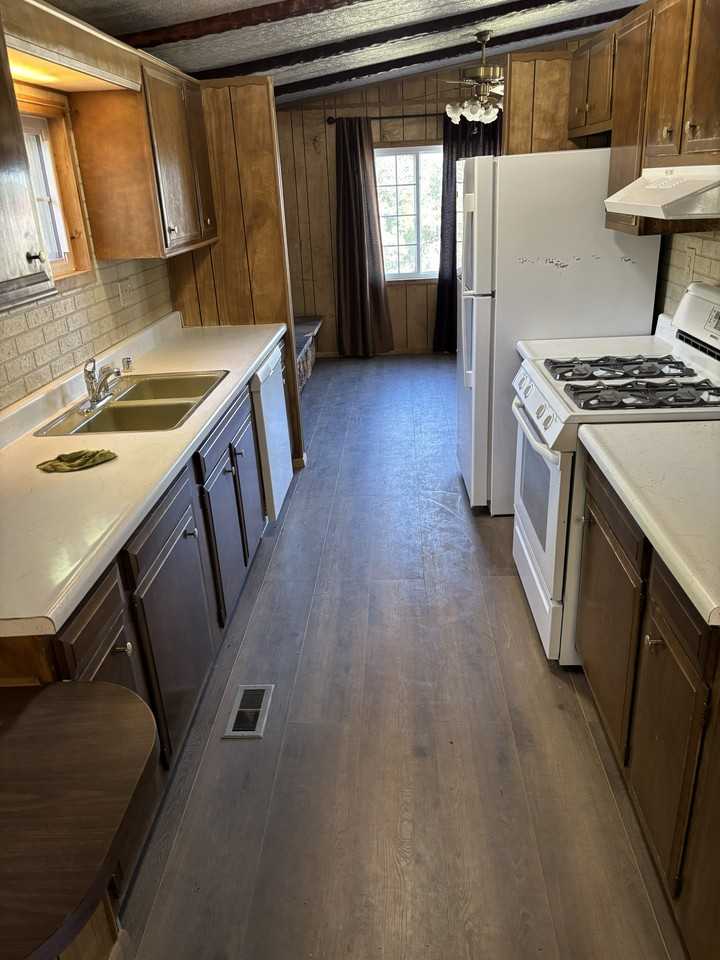 185 E Main St #FULL - Photo 3 of 7