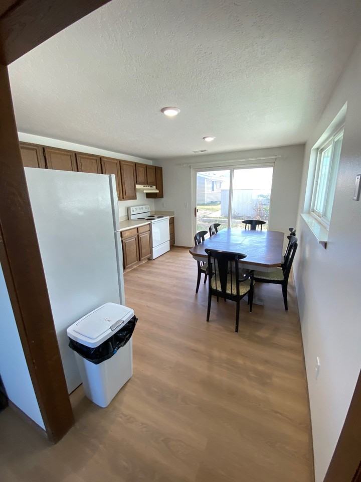 332 W 25 N - Photo 2 of 12