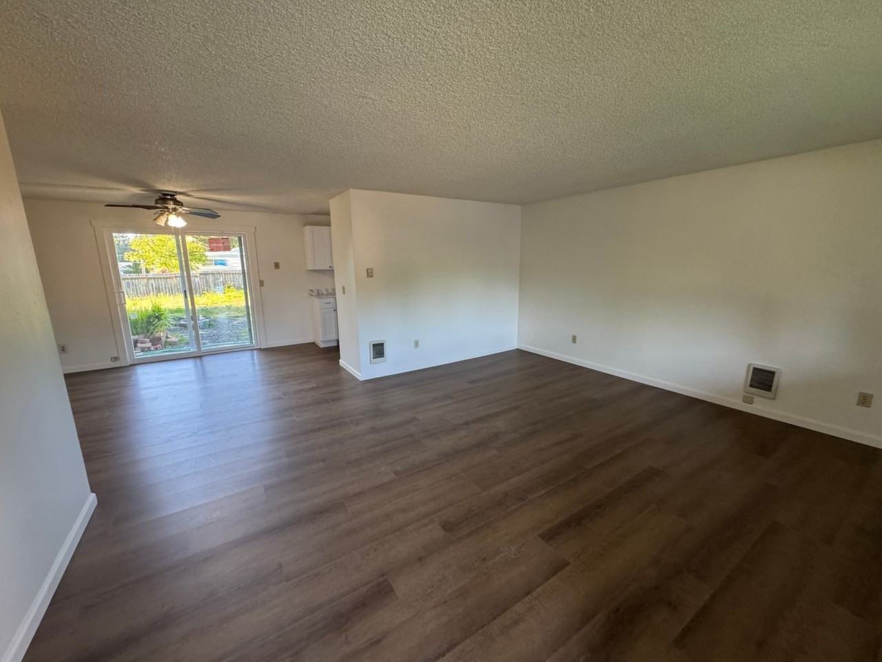 120 Se Salmon St - Photo 5 of 32