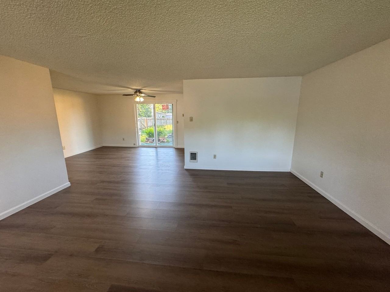 120 Se Salmon St - Photo 7 of 32
