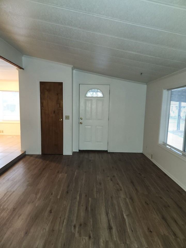 1125 2nd Ave - Photo 4 of 26