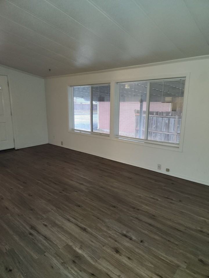 1125 2nd Ave - Photo 5 of 26