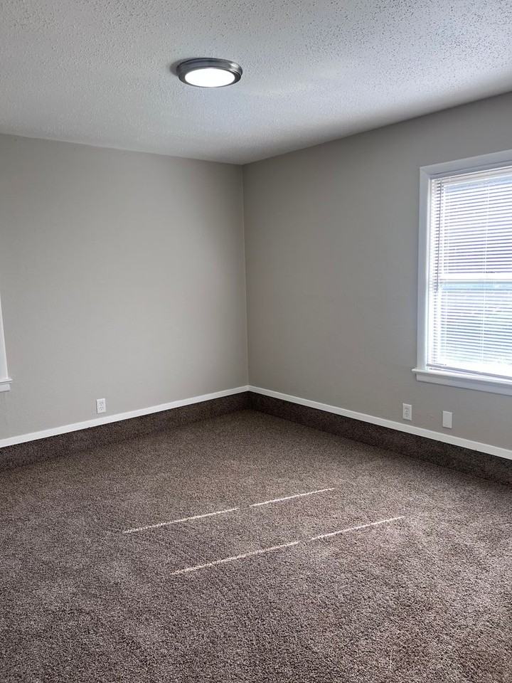 3813 32nd St - Photo 4 of 10
